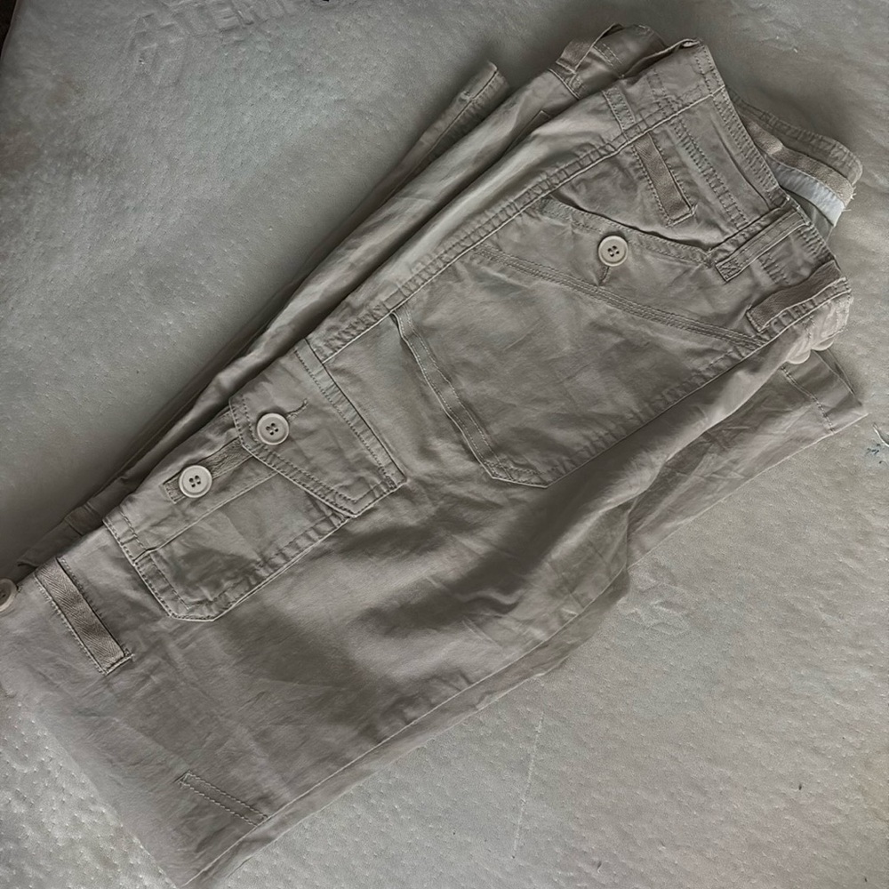 Khaki wide leg cargos
Size XS 
Bought and never wore